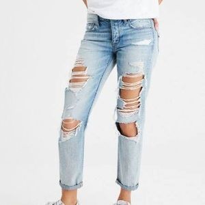 American Eagle Tomgirl very distressed jeans S14